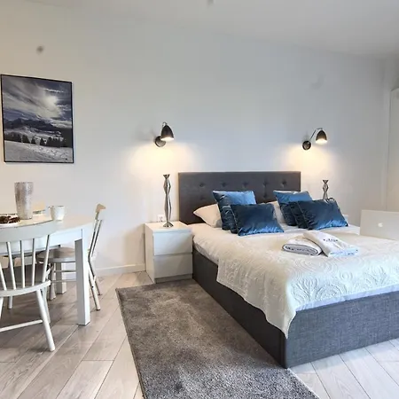 Kazou Service Przy Arkadii Apartament *